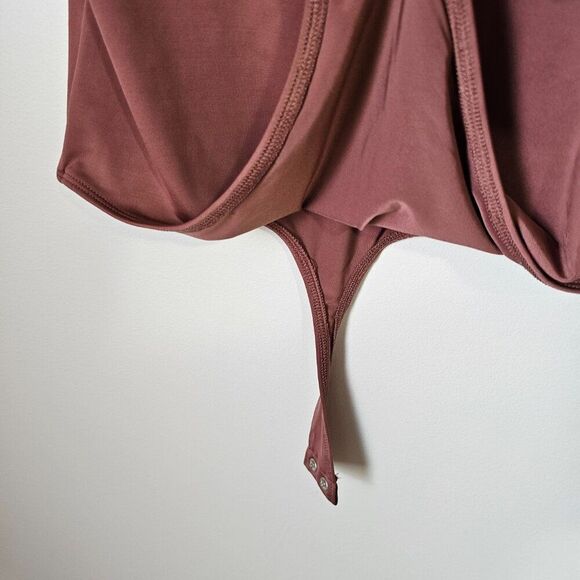 NWT EXPRESS SCOOP NECK BODY CONTOUR SCOOPNECK BODYSUIT TANK SIZE M - Picture 3 of 13